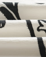 Dean – T-Shirt mit Blumenprint in Off-White und Schwarz